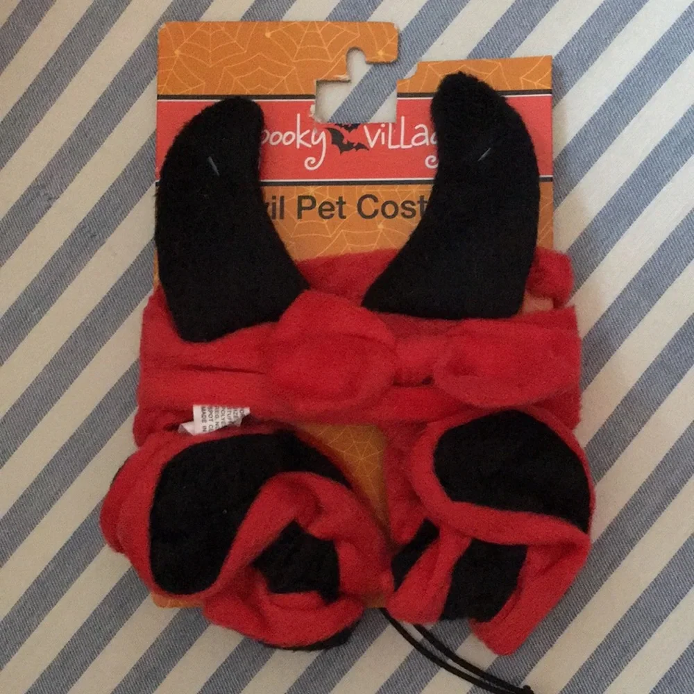 New Dog Devil Halloween costume 👹 One Size Small to Medium dog